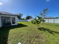 466 NE 2nd Pl in Cape Coral, FL - Building Photo - Building Photo