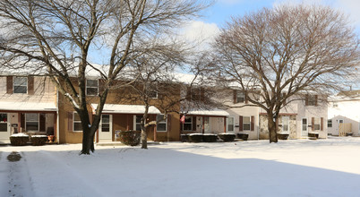 Meadowlark Square in Columbus, OH - Building Photo - Building Photo