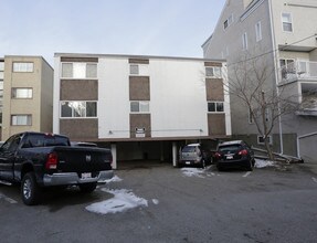 1720 11th St SW in Calgary, AB - Building Photo - Building Photo