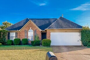 6929 Country Walk Dr in Cordova, TN - Building Photo