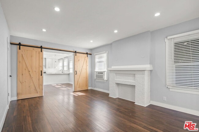 1754 N La Brea Ave in Los Angeles, CA - Building Photo - Building Photo