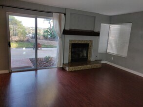 1808 Crystal Ridge Way in Vista, CA - Building Photo - Building Photo