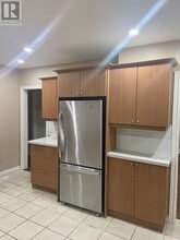 330 Rosedale Dr in Whitby, ON - Building Photo - Building Photo