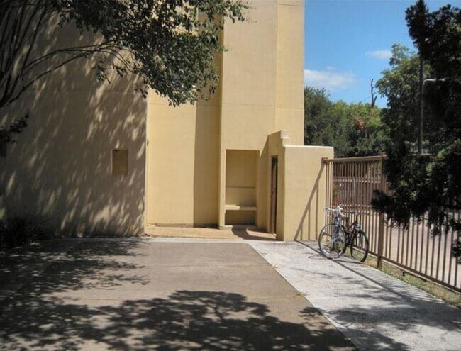 property at 712 Graham Pl