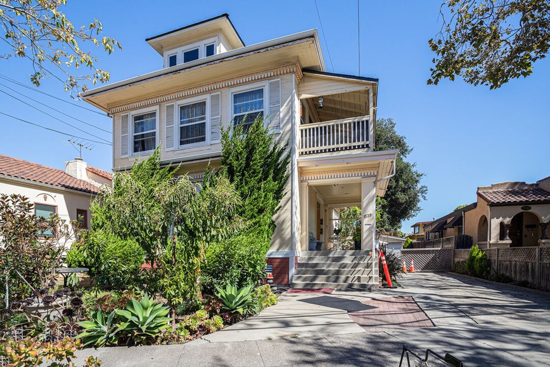 1539 Central Ave-Unit -1539 Central Ave #D - LU in Alameda, CA - Foto de edificio