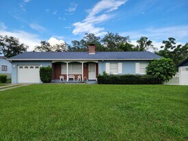 7105 N 53rd St in Tampa, FL - Building Photo