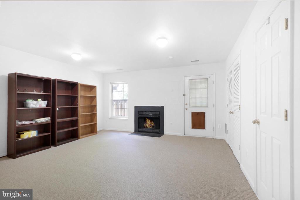 11421 Abner Ave in Fairfax, VA - Building Photo