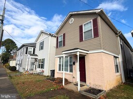 273 4th Ave in Quantico, VA - Building Photo