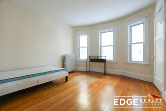 54 Wallingford Rd, Unit 1 in Boston, MA - Building Photo - Building Photo