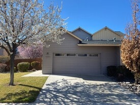 5717 Pumpkin Ridge Dr in Sparks, NV - Building Photo