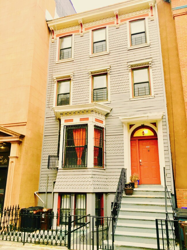 159 Adelphi St