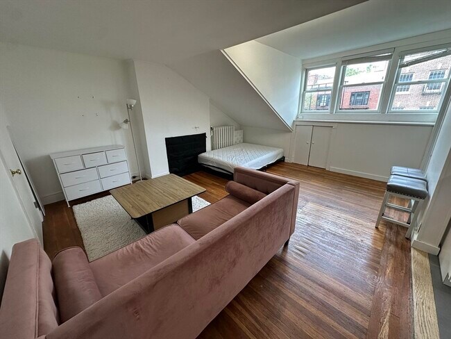 109 Charles St in Boston, MA - Building Photo - Building Photo