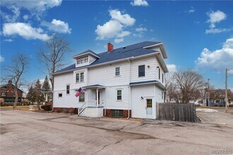 319 Wheatfield St in North Tonawanda, NY - Foto de edificio - Building Photo