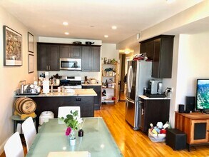 18 Plymouth St in Cambridge, MA - Building Photo - Building Photo