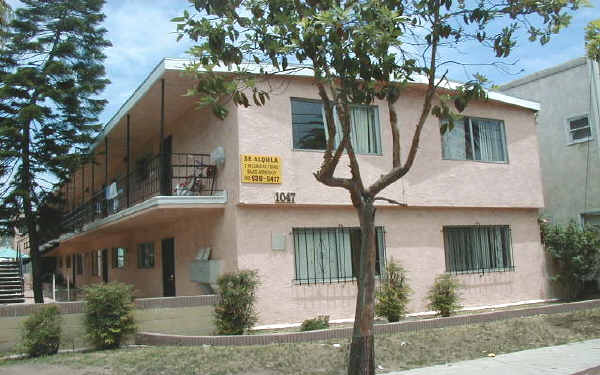 1047 E 5th St in Long Beach, CA - Foto de edificio - Building Photo