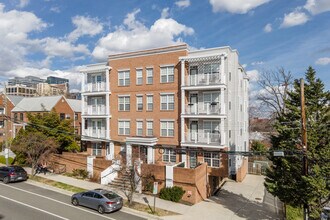 1423 N Rhodes St in Arlington, VA - Foto de edificio - Primary Photo