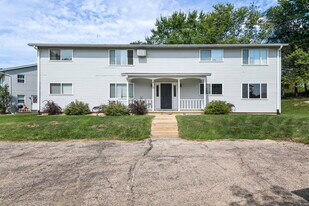 512 S Main St in Deerfield, WI - Building Photo