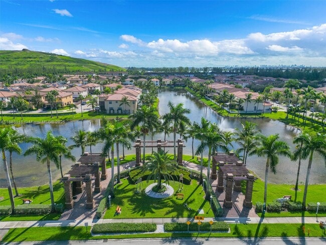 9805 NW 89th Ter in Doral, FL - Building Photo - Building Photo
