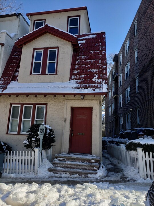 129 Sutherland, Unit House in Boston, MA - Foto de edificio