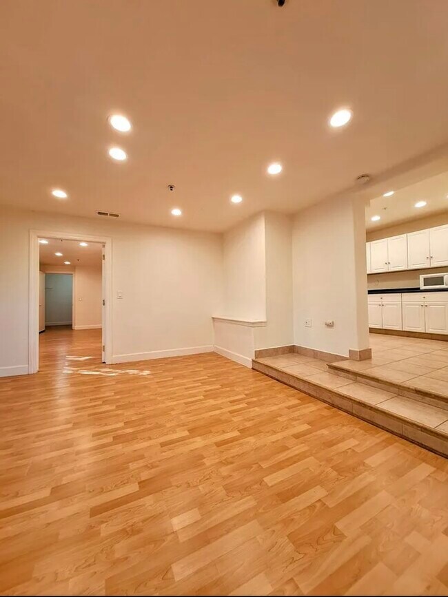 15975 Cerro Vista Dr in Los Gatos, CA - Building Photo - Building Photo