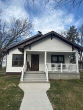 858 S 4th St in Meadow Grove, NE - Building Photo - Building Photo