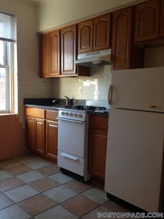 126 Warren St in Boston, MA - Building Photo