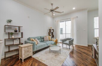 202 McGowen St in Houston, TX - Building Photo - Building Photo