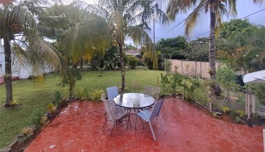 310 SW 1st Ave in Dania Beach, FL - Building Photo - Building Photo