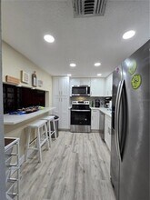 105 4th Ave NE, Unit 329 in St. Petersburg, FL - Building Photo - Building Photo