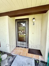 1271 Powderpuff Dr in Dunedin, FL - Foto de edificio - Building Photo