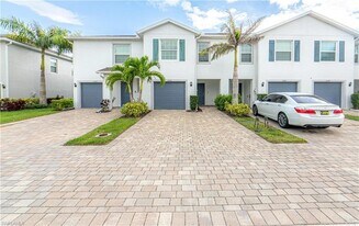 15091 Wildflower Cir in Naples, FL - Building Photo