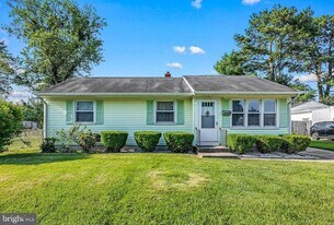 816 Lincoln St in Dover, DE - Building Photo