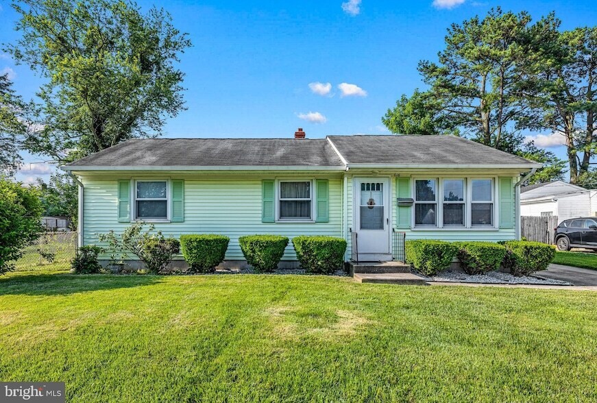 816 Lincoln St in Dover, DE - Building Photo