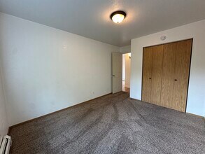 1180 N Elsinore Ave, Unit 2 in Wasilla, AK - Building Photo - Building Photo