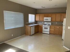 6371 Pebblecreek Lodge Way in Las Vegas, NV - Building Photo - Building Photo