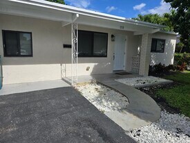 133 SE 13th Ave in Boynton Beach, FL - Building Photo