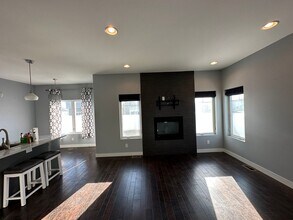 2518 Granite Dr NW in Minot, ND - Building Photo - Building Photo