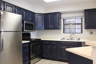 12024 W Cross Dr in Littleton, CO - Building Photo - Building Photo