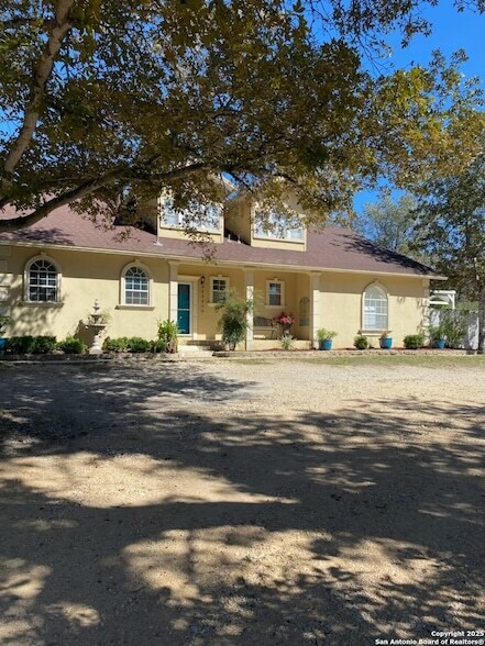556 Flower Trail Loop in Floresville, TX - Building Photo