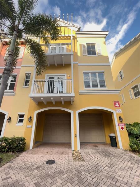 2339 Vintage Dr in Lighthouse Point, FL - Building Photo - Building Photo