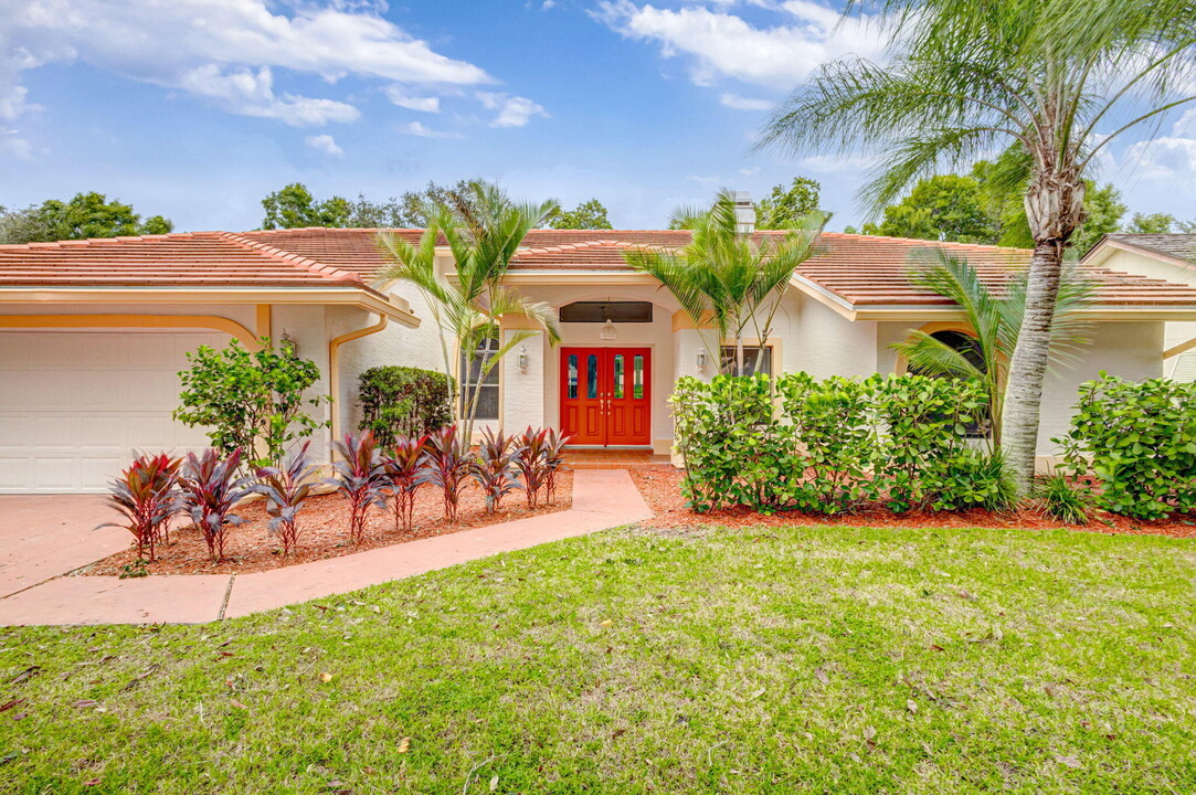 6595 Winding Lake Dr in Jupiter, FL - Building Photo