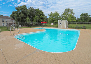 Quail Run at Meadow Springs in Mountain Home, AR - Foto de edificio - Building Photo