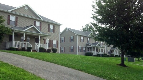 Orchard Grove in Pearisburg, VA - Building Photo