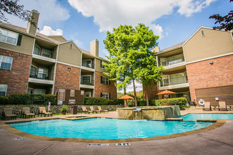 MacArthur Ridge Apartments in Irving, TX - Building Photo - Building Photo