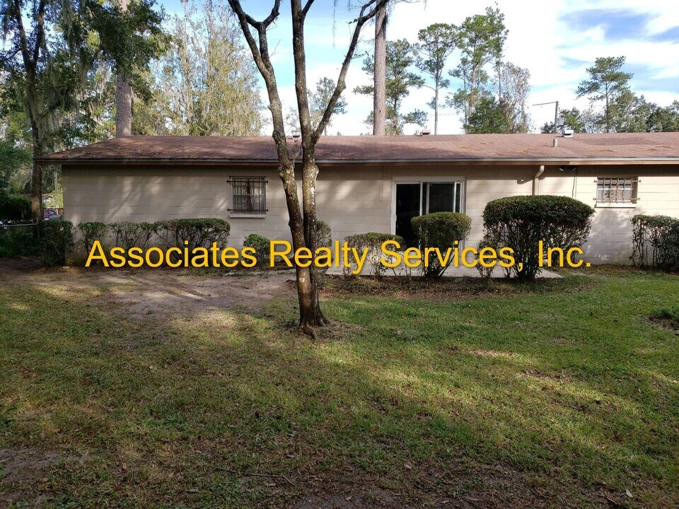 3315 NW 45th Ave in Gainesville, FL - Foto de edificio