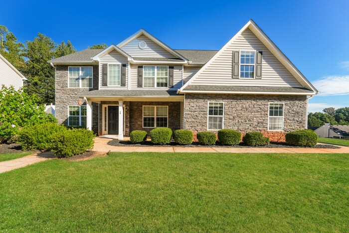 49 Windcrest Dr in Covington, GA - Foto de edificio