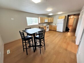 200 W 7th Ave in Mitchell, SD - Building Photo - Building Photo