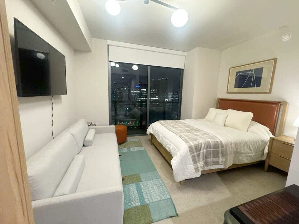 11 NE 6th St, Unit SI FL22-ID1380027P in Miami, FL - Building Photo