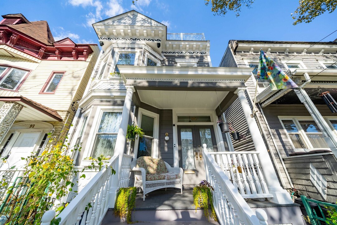 90 Booraem Ave in Jersey City, NJ - Foto de edificio