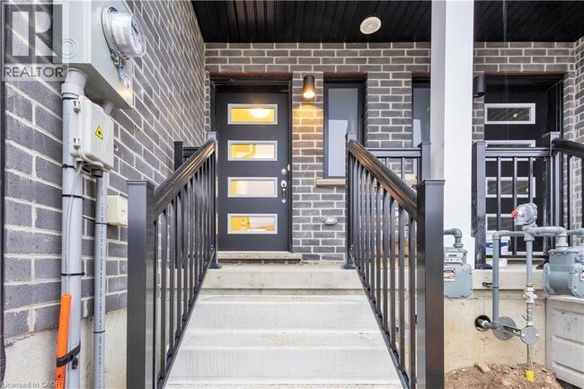 19 Wilkinson Ave in Cambridge, ON - Building Photo - Building Photo